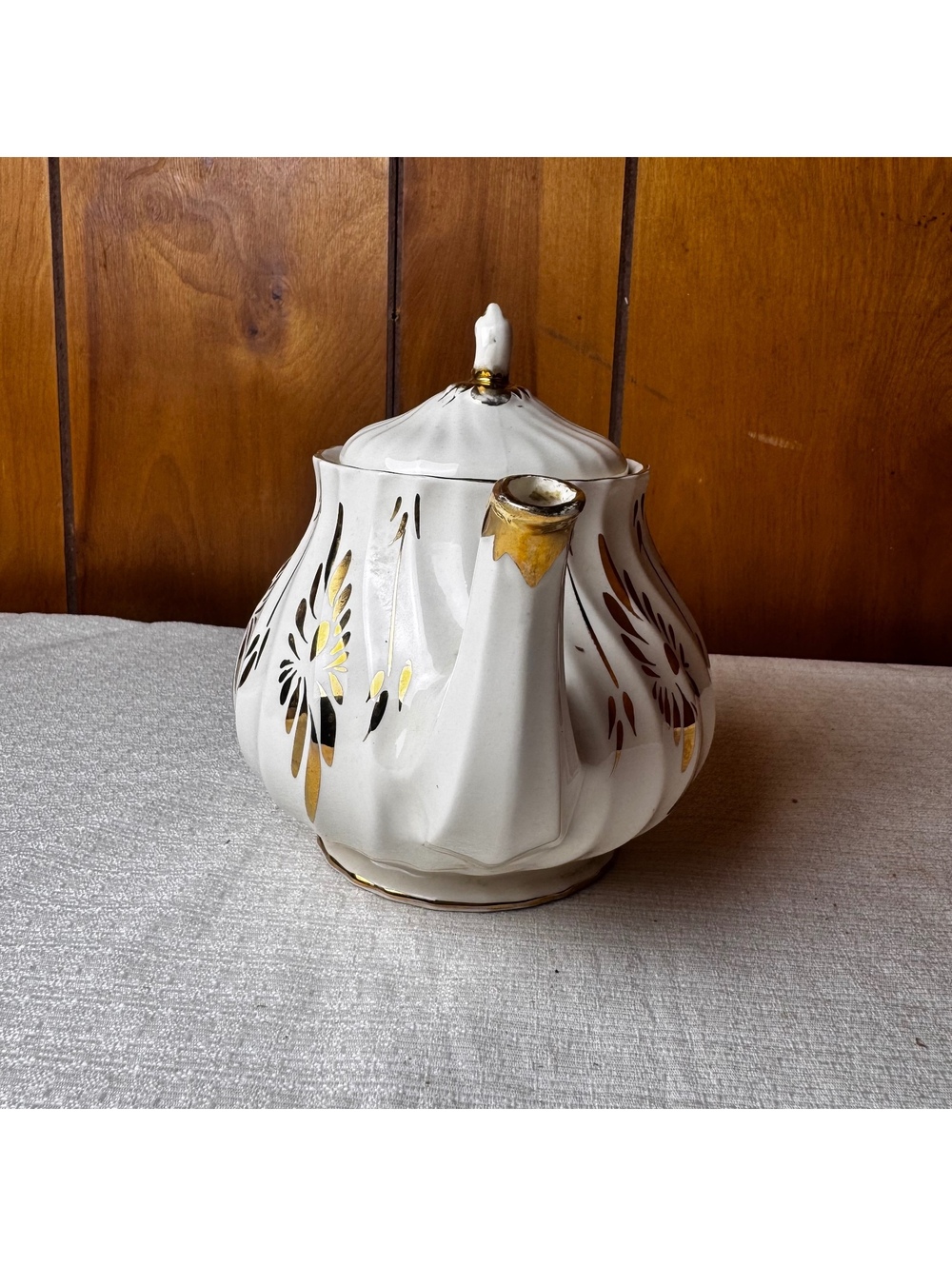 Vintage White Ceramic Teapot Gold Floral Details Swirl Lid Cottagecore Tea Serve - Picture 8 of 10